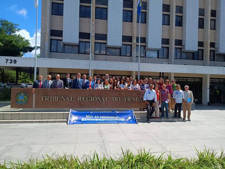 Ato público  no Recife alerta sobre riscos de mudança na competência da Justiça do Trabalho